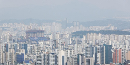 서울 남산에서 바라본 서울 도심 아파트 전경. <연합뉴스>